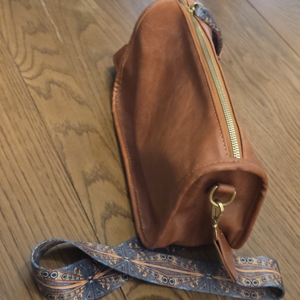 Amazon Cognac Leather Crossbody Bag with Patterned Blue Accent Strap - Picture 3 of 6